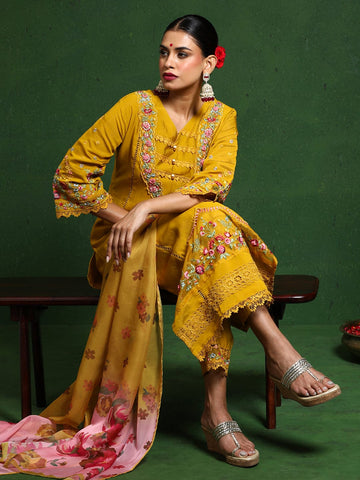 Varanga Women Floral Heavy Thread Embroidered Schffili Hem Kurta With Trouser & Dupatta